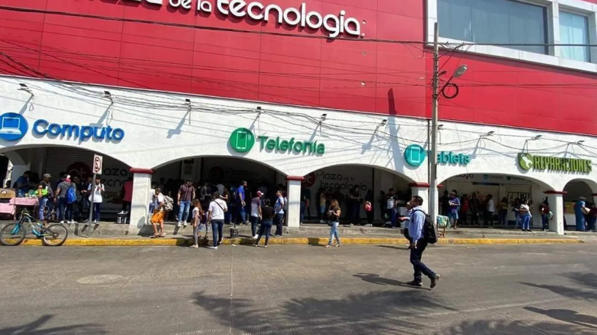 cierra plaza tecnologia